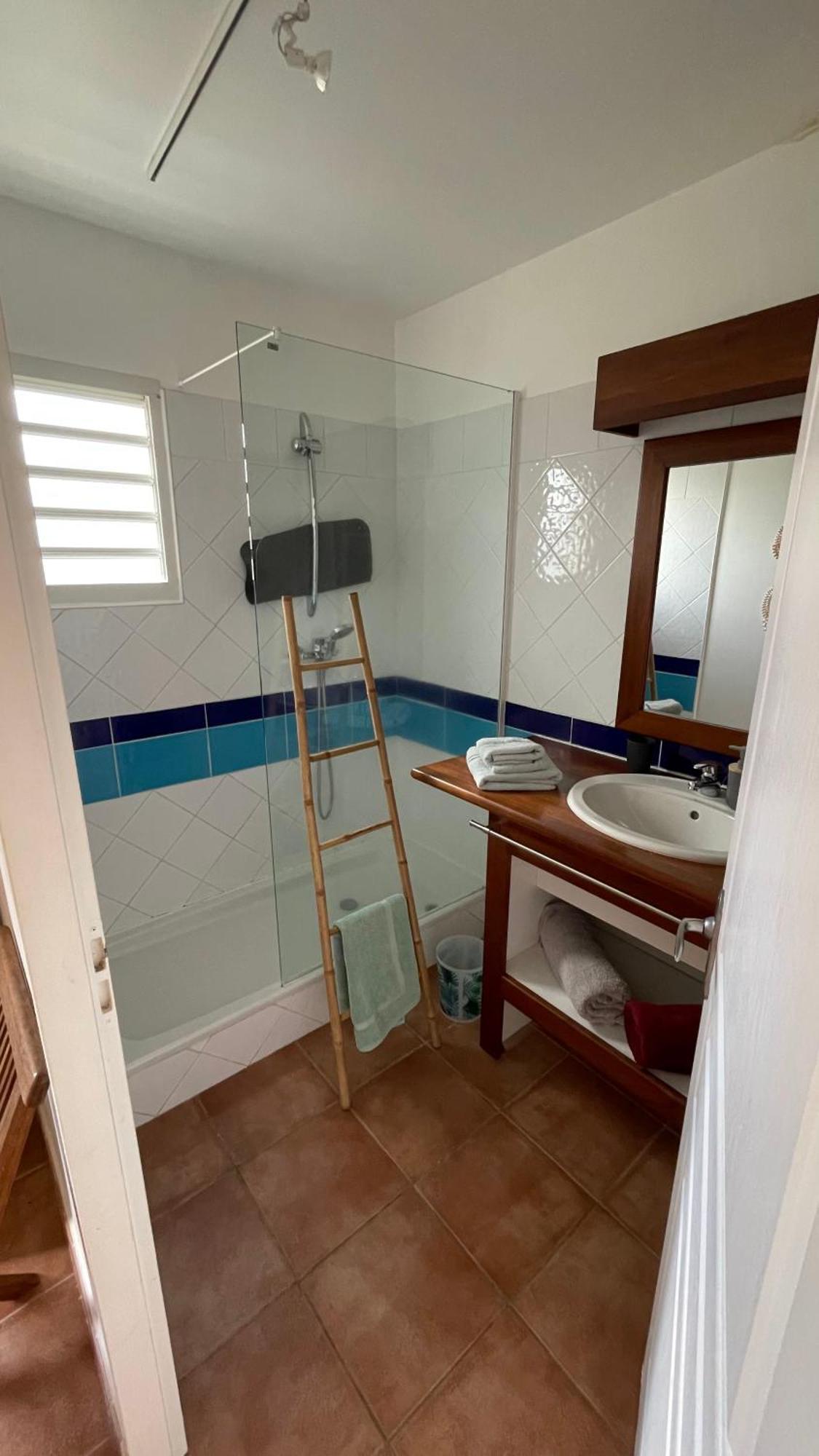 Cauris Lodge Du Marisol Vue Mer Acces Direct Plage Avec Citerne D Eau Le Gosier  Ngoại thất bức ảnh